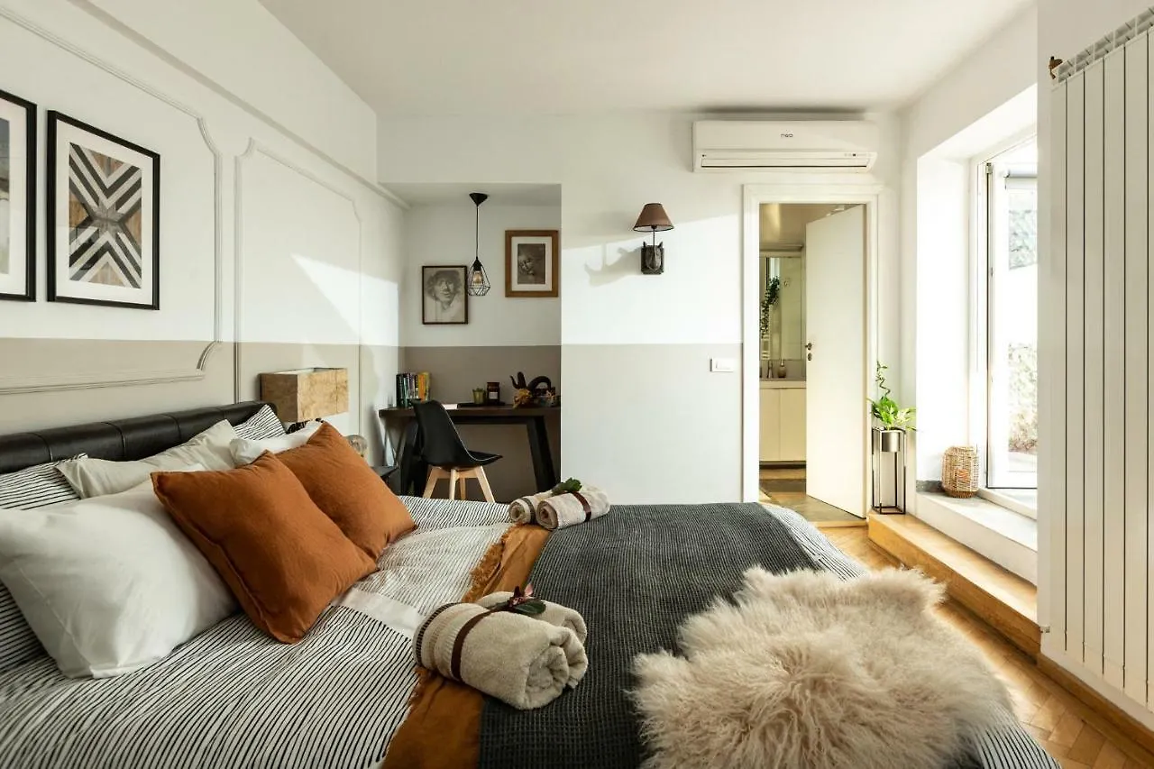 Qult - Up In The Sky Apartment Bucharest