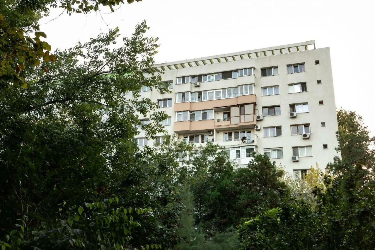 Qult - Up In The Sky Apartment Bucharest